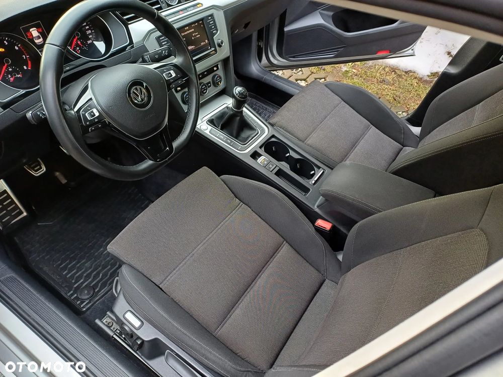Volkswagen Passat 1.8 TSI BMT Comfortline - 22