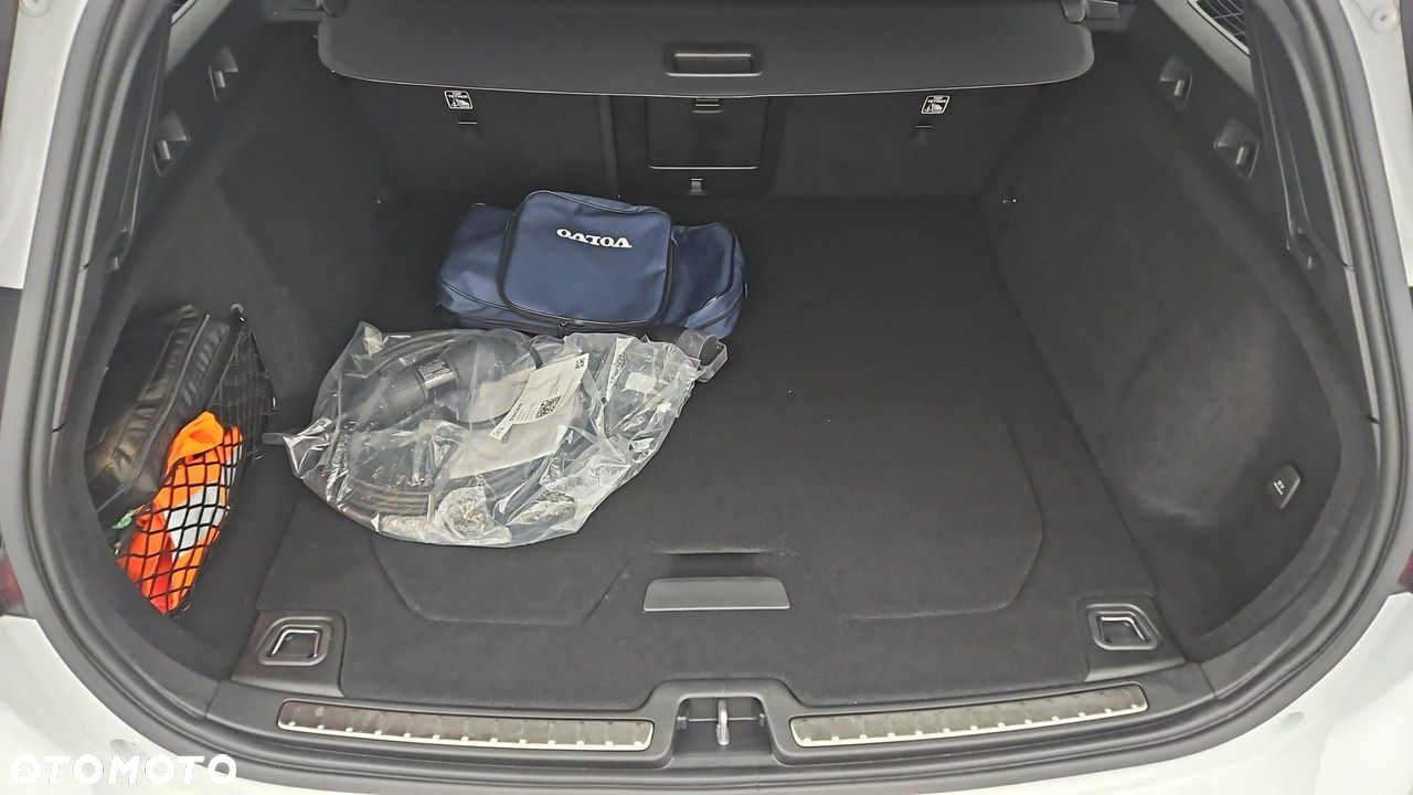 Volvo V60 T8 AWD Plug-In Hybrid R-Design - 24