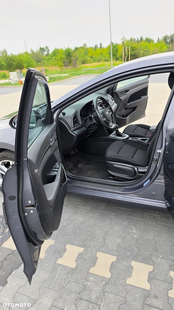 Hyundai Elantra 1.6 Style - 11