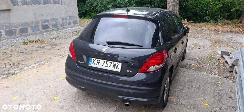 Peugeot 207 - 1