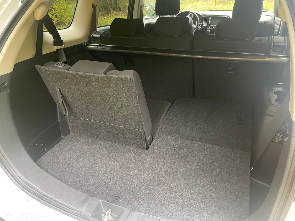 Mitsubishi Outlander 2.2 DI-D 4WD Automatik Edition 100+ - 17