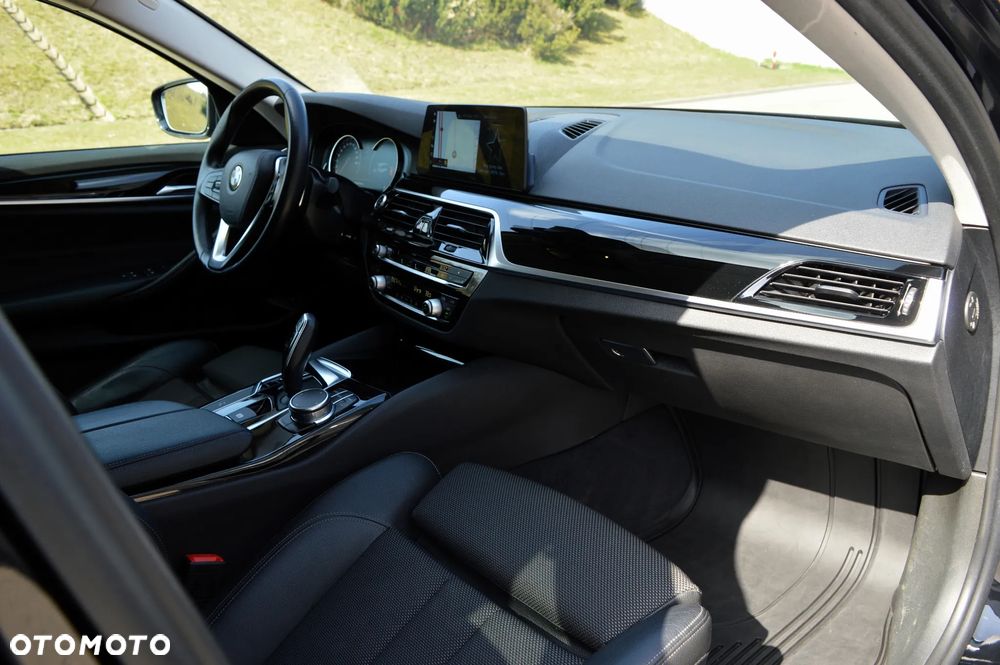 BMW Seria 5 520d xDrive Luxury Line sport - 10