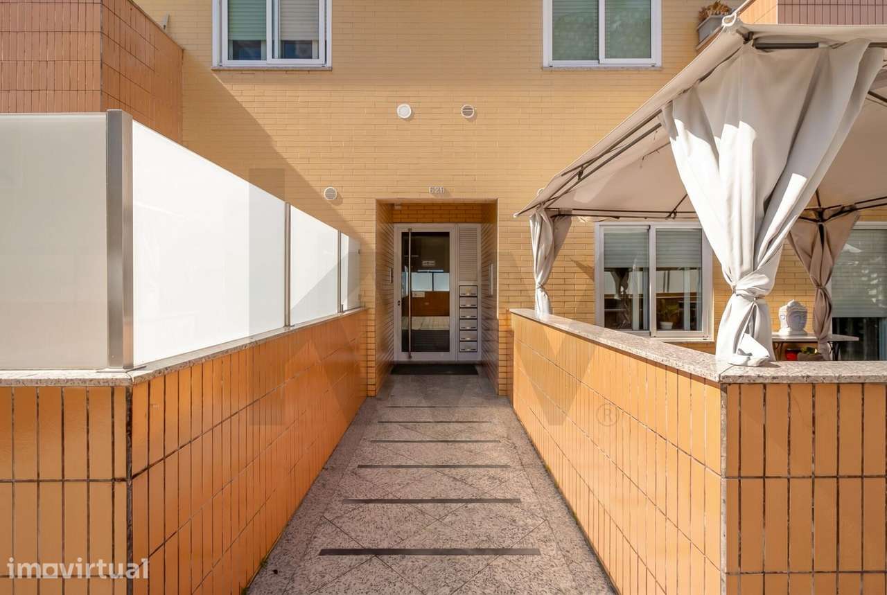 Apartamento T1+1 renovado com terraço e garagem box em Oliveira do Dou - Grande imagem: 3/37