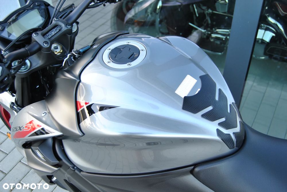 Suzuki GSX - 31