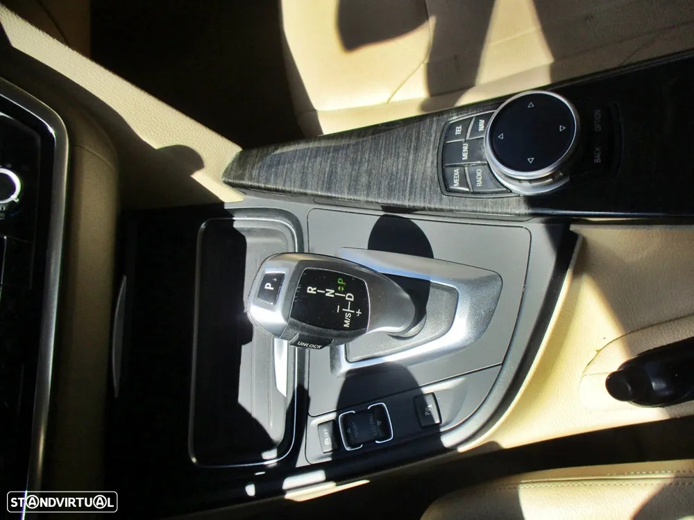BMW 318 d Auto Exclusive - 25