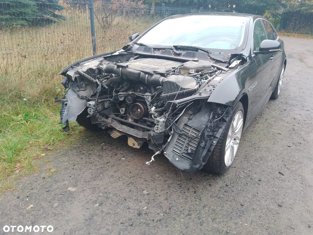 Jaguar XJ 3.0 T AWD R-Sport - 13