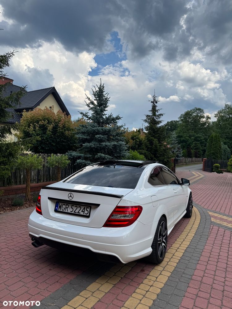 Mercedes-Benz Klasa C 250 CGI BlueEff Sport - 4