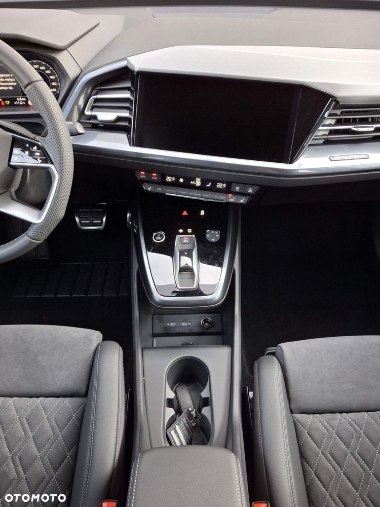 Audi Q4 e-tron - 24