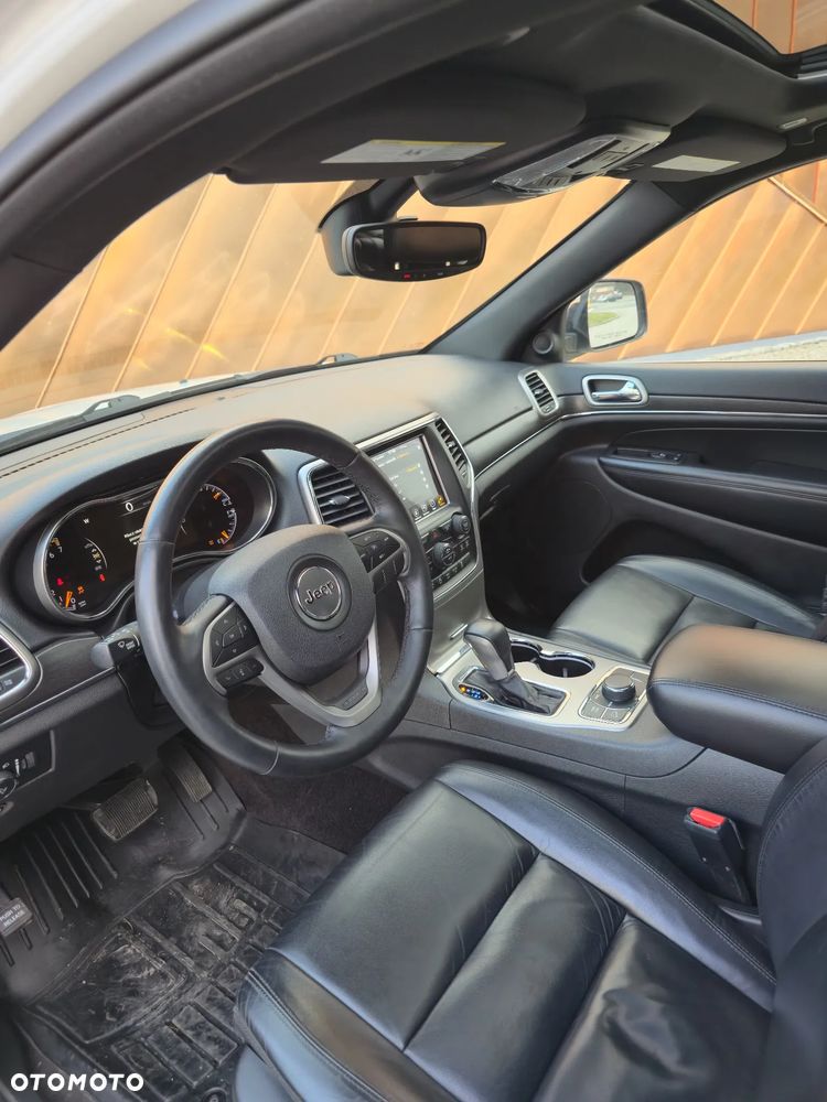 Jeep Grand Cherokee - 23