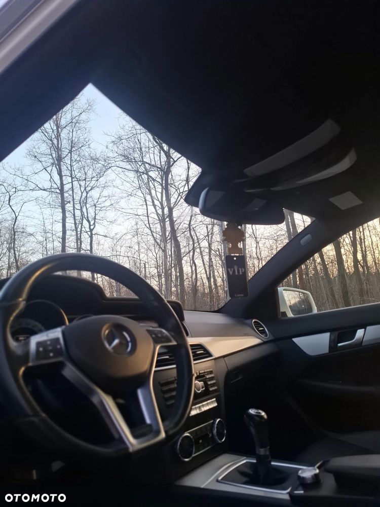 Mercedes-Benz Klasa C 180 CGI BlueEff - 9