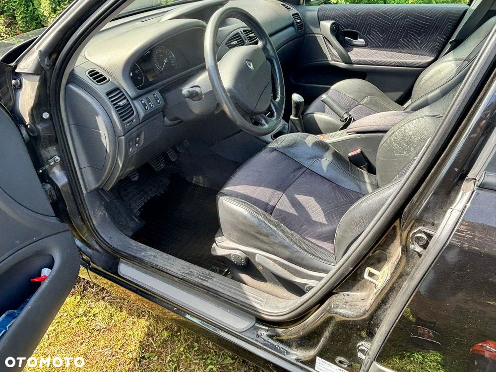 Renault Laguna 1.8 Privilege - 8