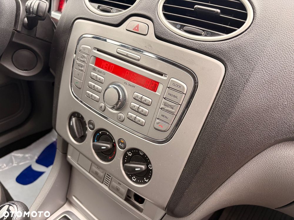 Ford Focus 1.6 Ti-VCT Titanium - 24