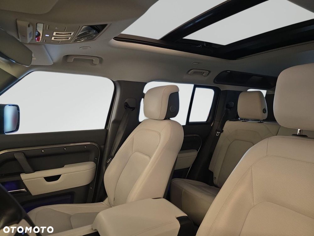 Land Rover Defender - 10