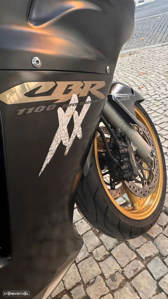 Honda CBR CBR 1100 XX Super BlackBird - 1