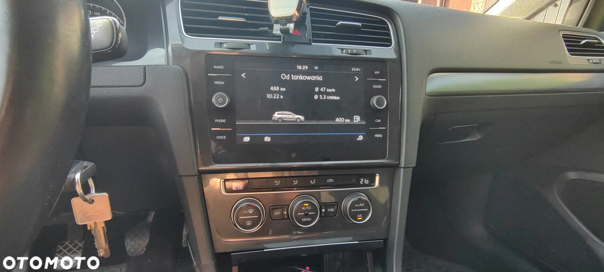 Volkswagen Golf - 25