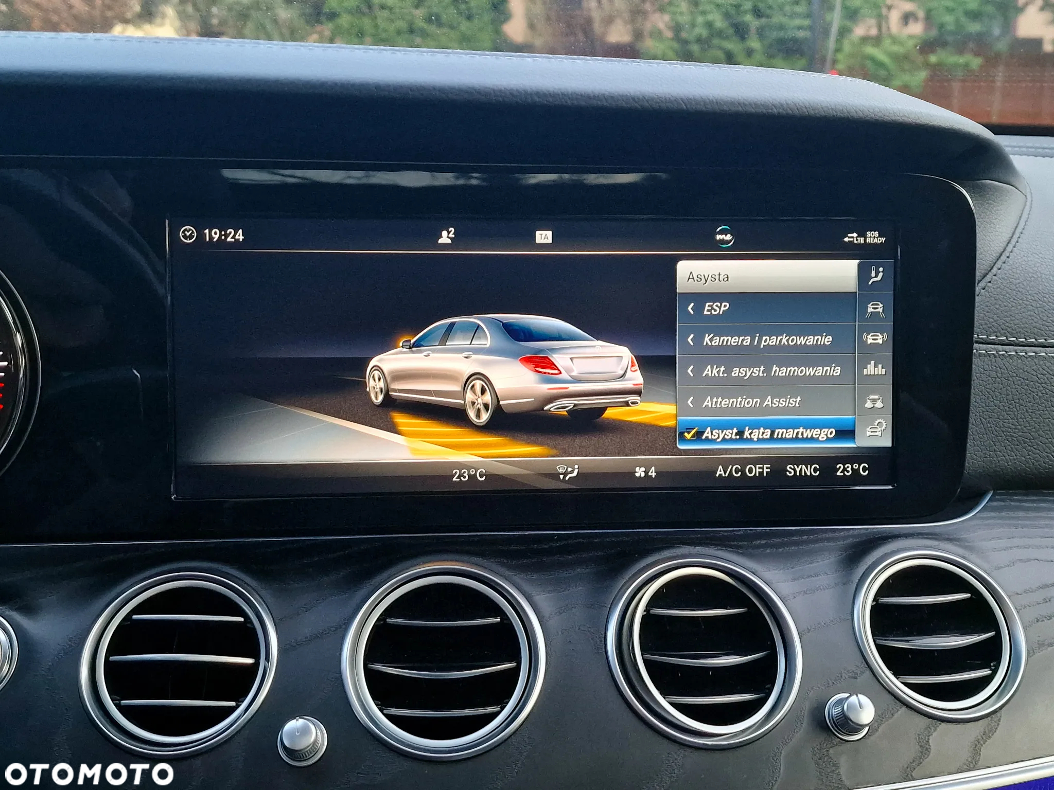 Mercedes-Benz Klasa E 220 d 4-Matic 9G-TRONIC - 27