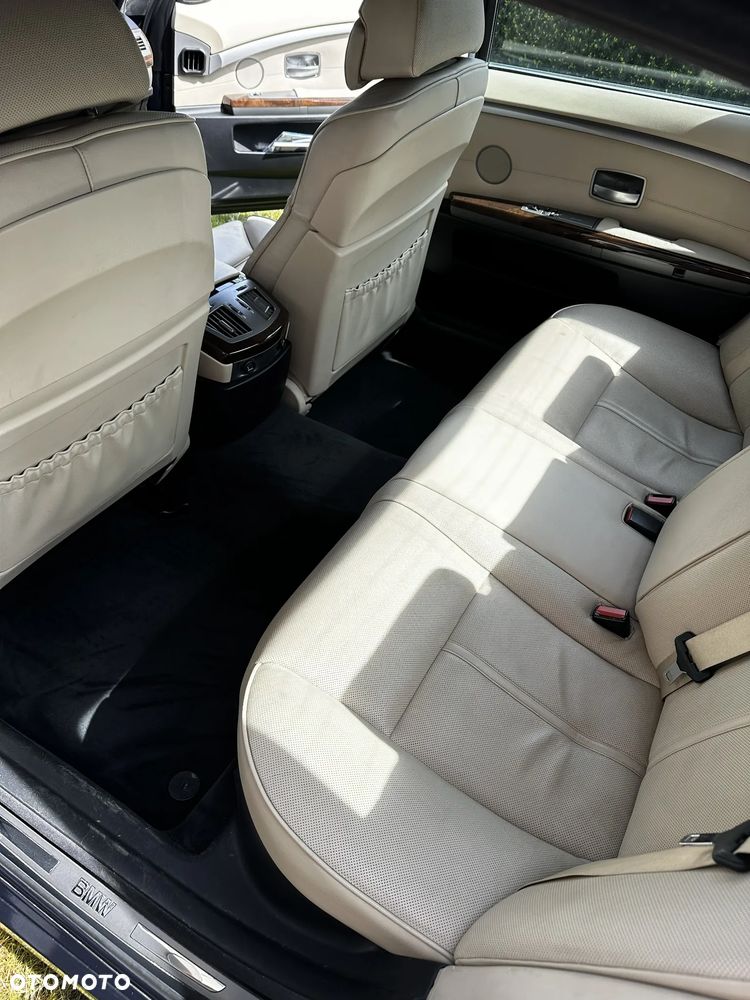 BMW Seria 7 750Li - 4