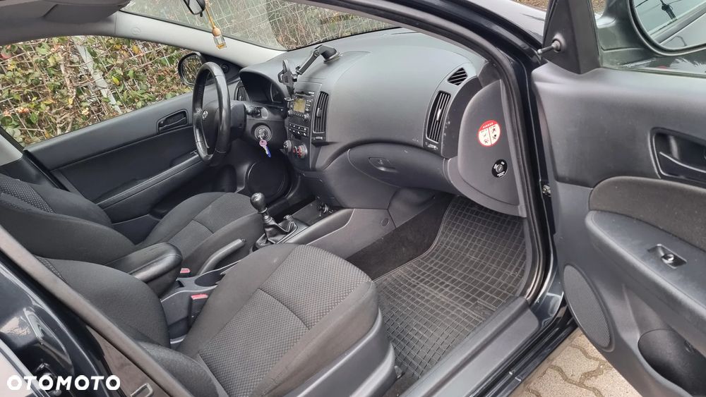 Hyundai i30 1.4 Base + - 8