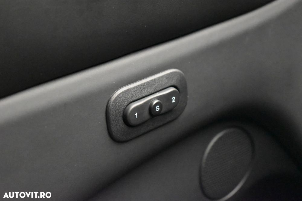 Jeep Grand Cherokee - 33