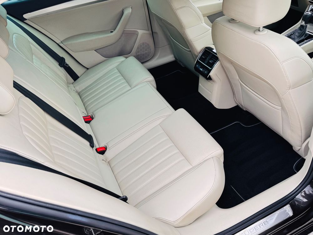 Skoda Superb 2.0 TDI SCR 4x4 L&K DSG - 16