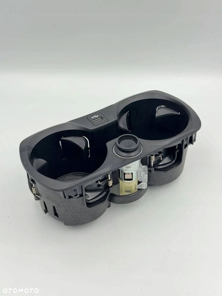 UCHWYT NA KUBKI NAPOJE USB TUNEL EUROPA CUPHOLDER 6809803 BMW 3 G20 G21 - 1