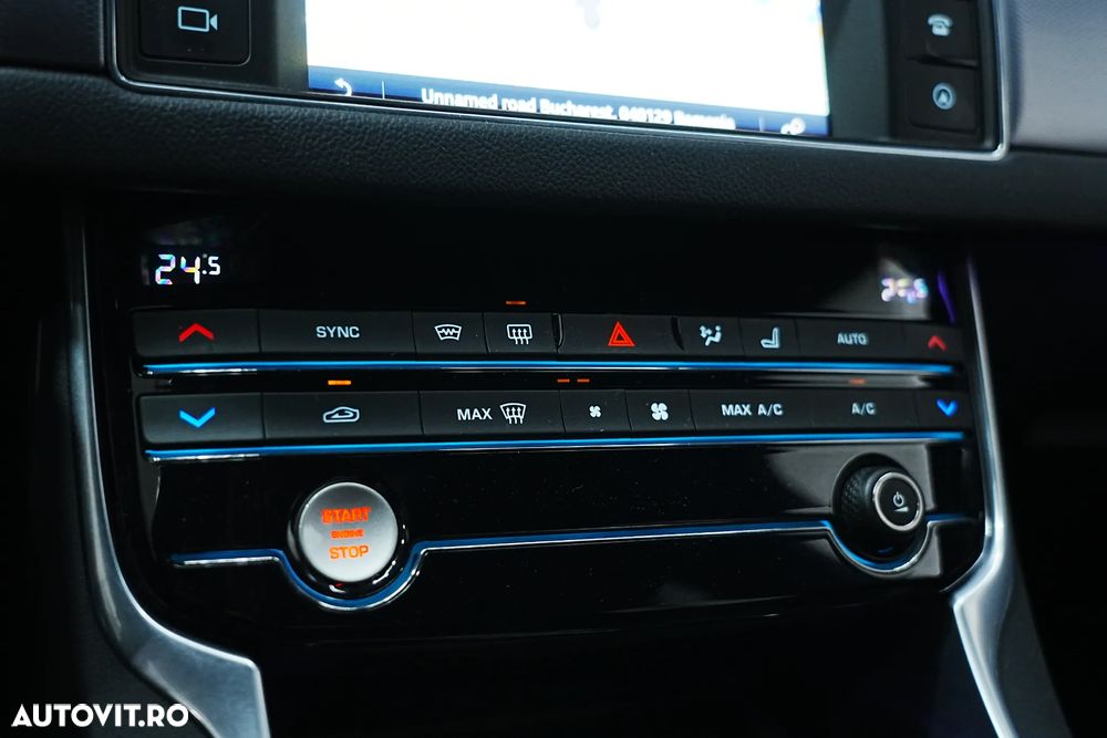 Jaguar XF 20d RWD E-Performance R-Sport - 32