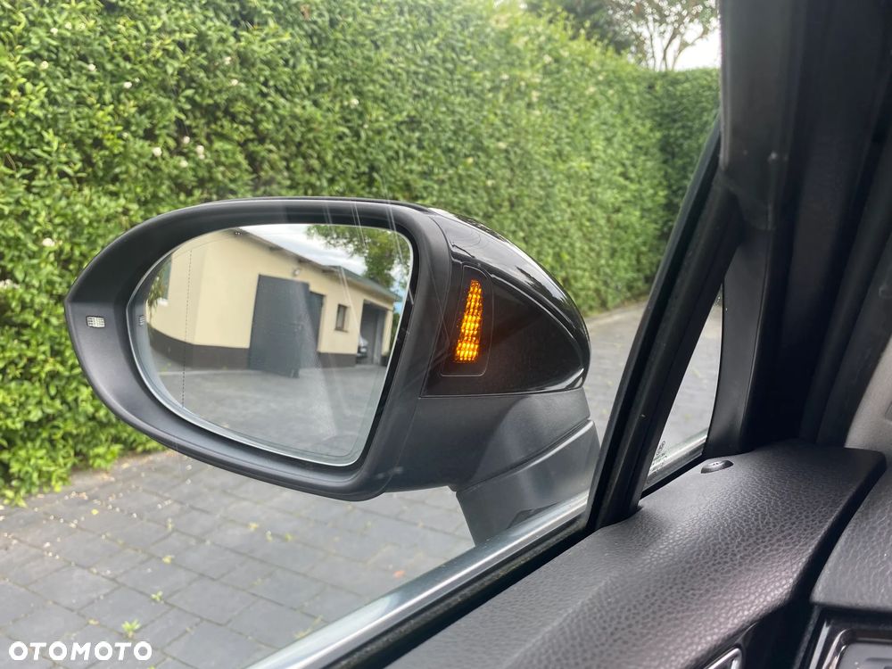 Volkswagen Passat 2.0 TDI SCR DSG Elegance - 15