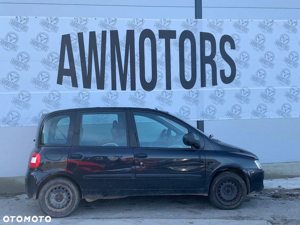 FIAT MULTIPLA 2006 *SAMOCHÓD NA CZĘŚCI* 2917 MASKA, LAMPA, DRZWI, LUSTERKO, ZDERZAK, GRILL, BŁOTNIK, KLAPA, BELKA, DESKA, FOTELE, KANAPA, ĆWIARTKA, KIEROWNICA, TARCZE, ZACISKI, ZAWIESZENIE, KOMPLETNY PRZÓD, KOMPLETNY TYŁ, LICZNIK, ZEGARY, PRAWE LEWE PRZÓD TYŁ - 3