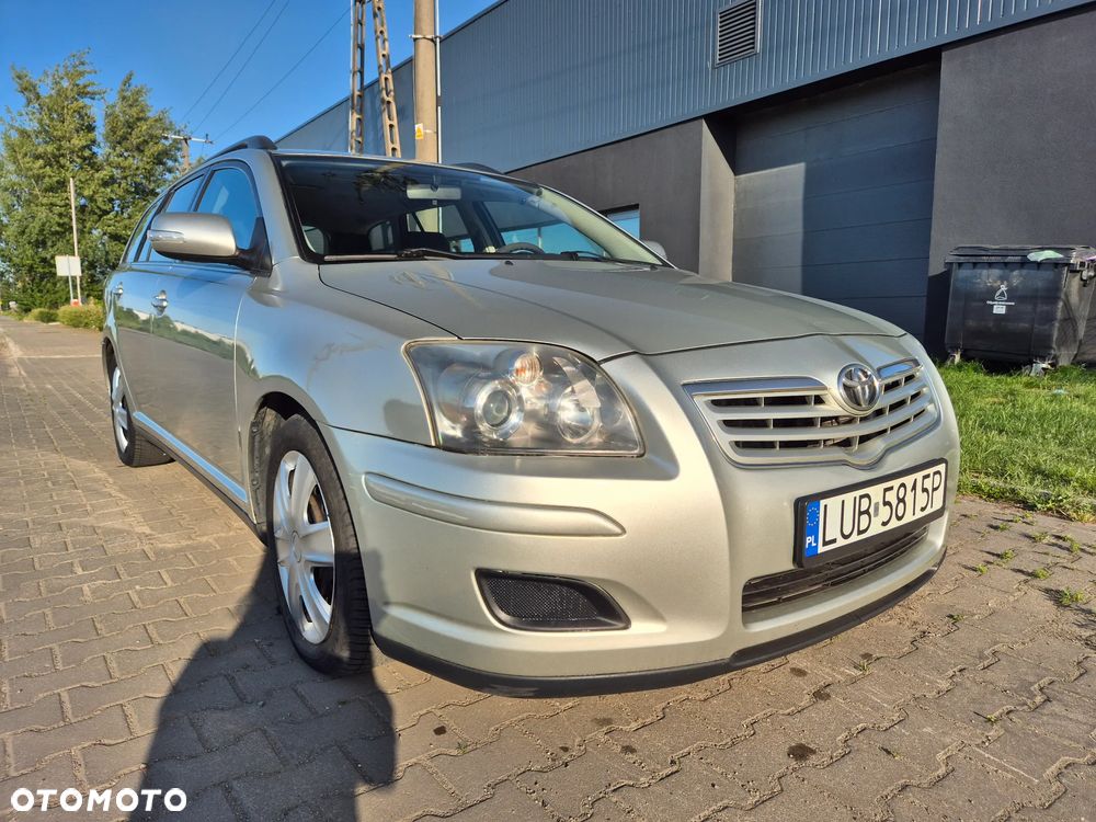 Toyota Avensis 2.0 D-4D Luna - 2