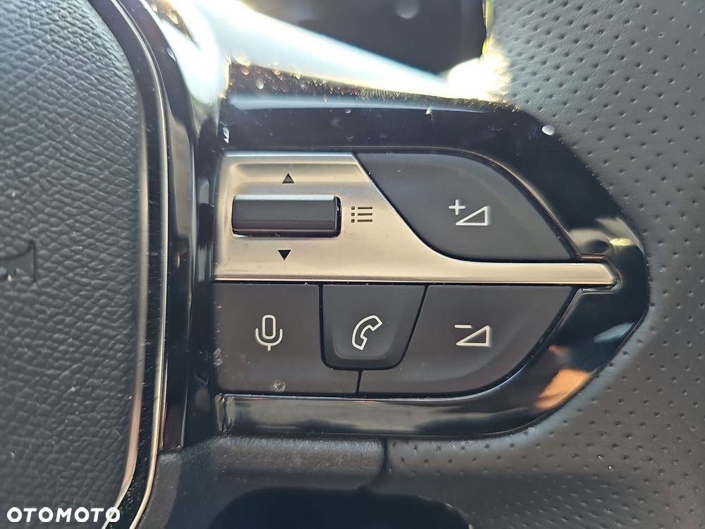 Peugeot 408 - 15