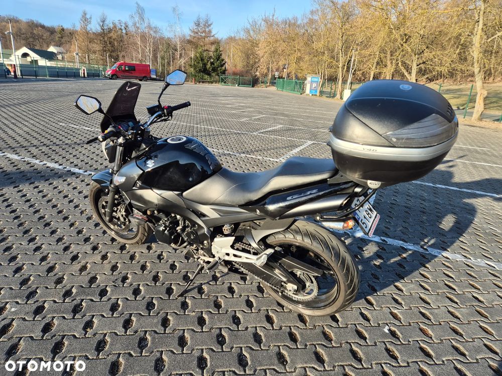 Suzuki GSR - 10