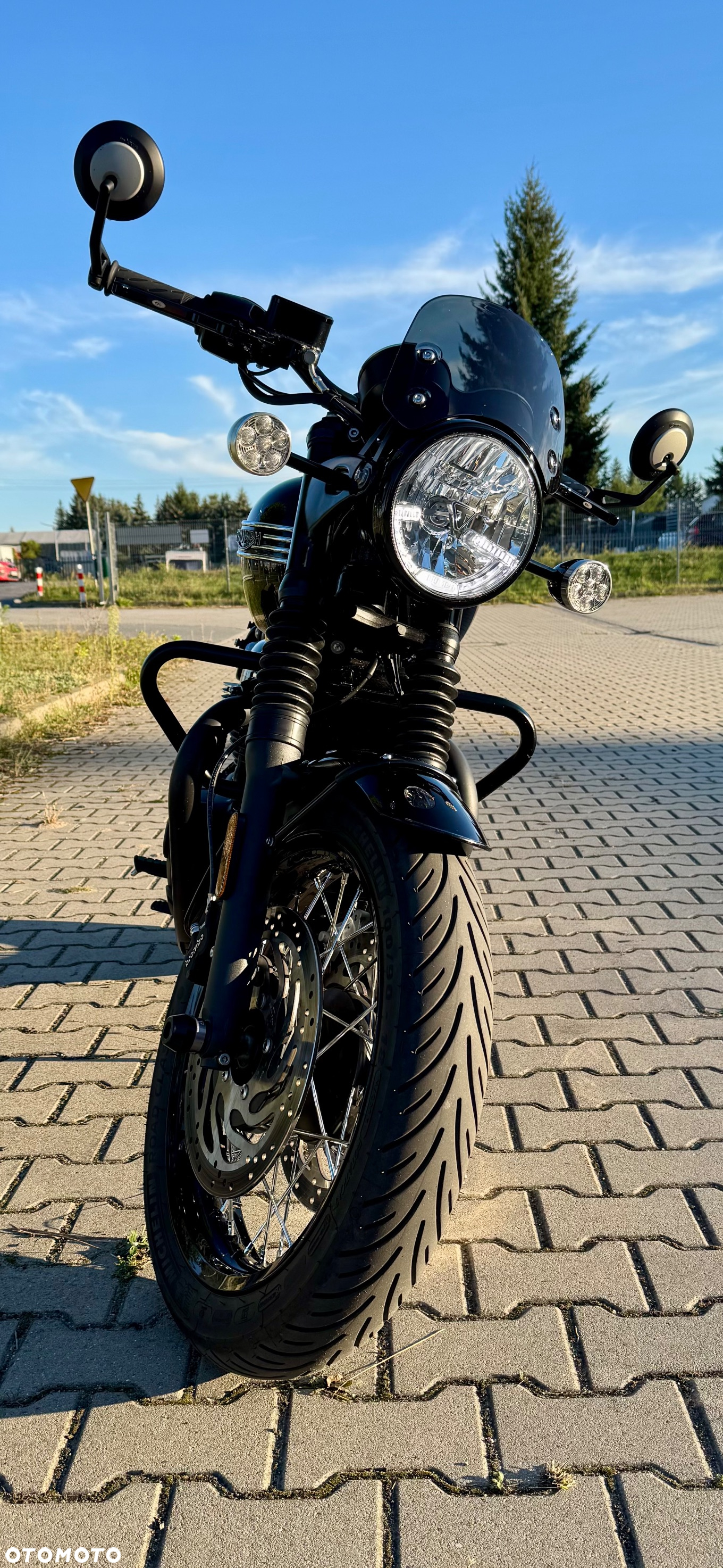 Triumph Bonneville - 8
