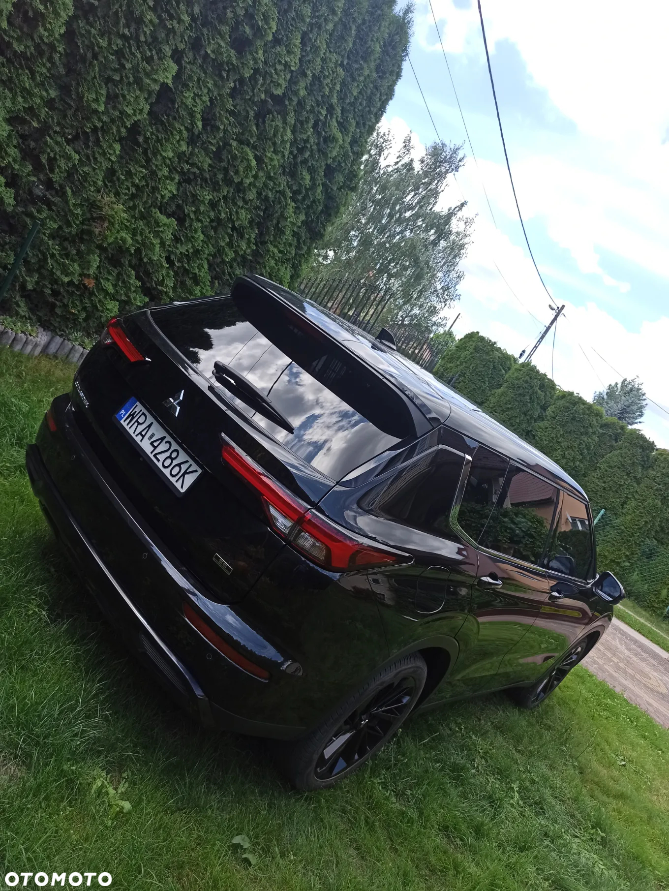 Mitsubishi Outlander - 2