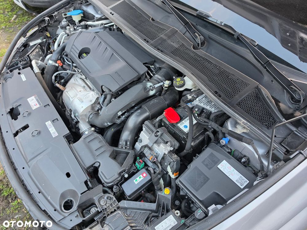 Peugeot 308 1.6 Hybrid PHEV Allure EAT8 - 24