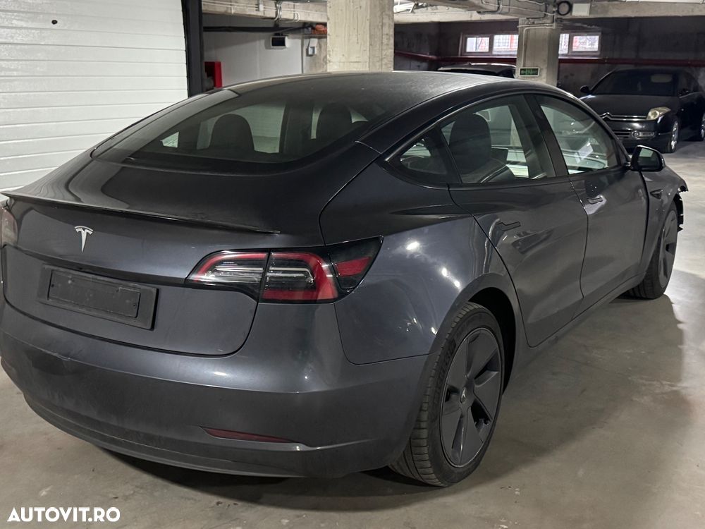 Tesla Model 3 - 2
