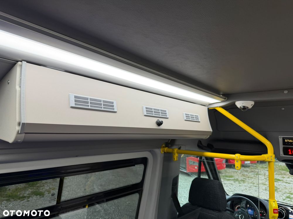Mercedes-Benz Sprinter 517 - 24