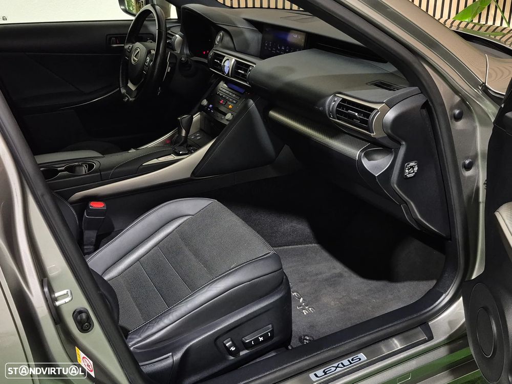 Lexus IS 200 t SPORT - 32