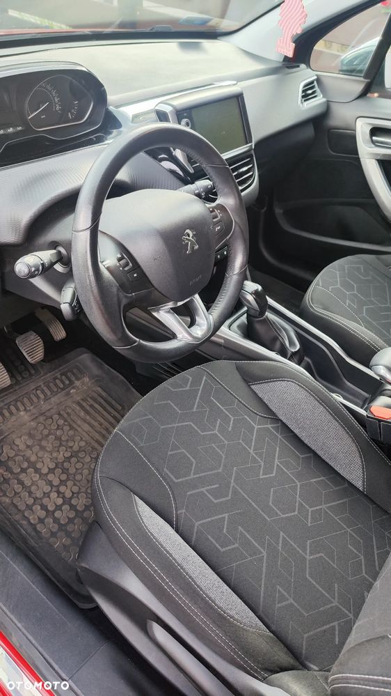 Peugeot 2008 1.2 Pure Tech Style S&S - 17