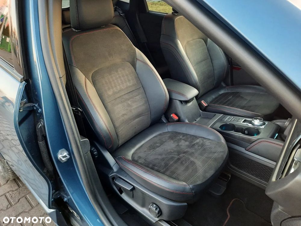 Ford Kuga 2.5 Duratec PHEV ST-LINE - 28