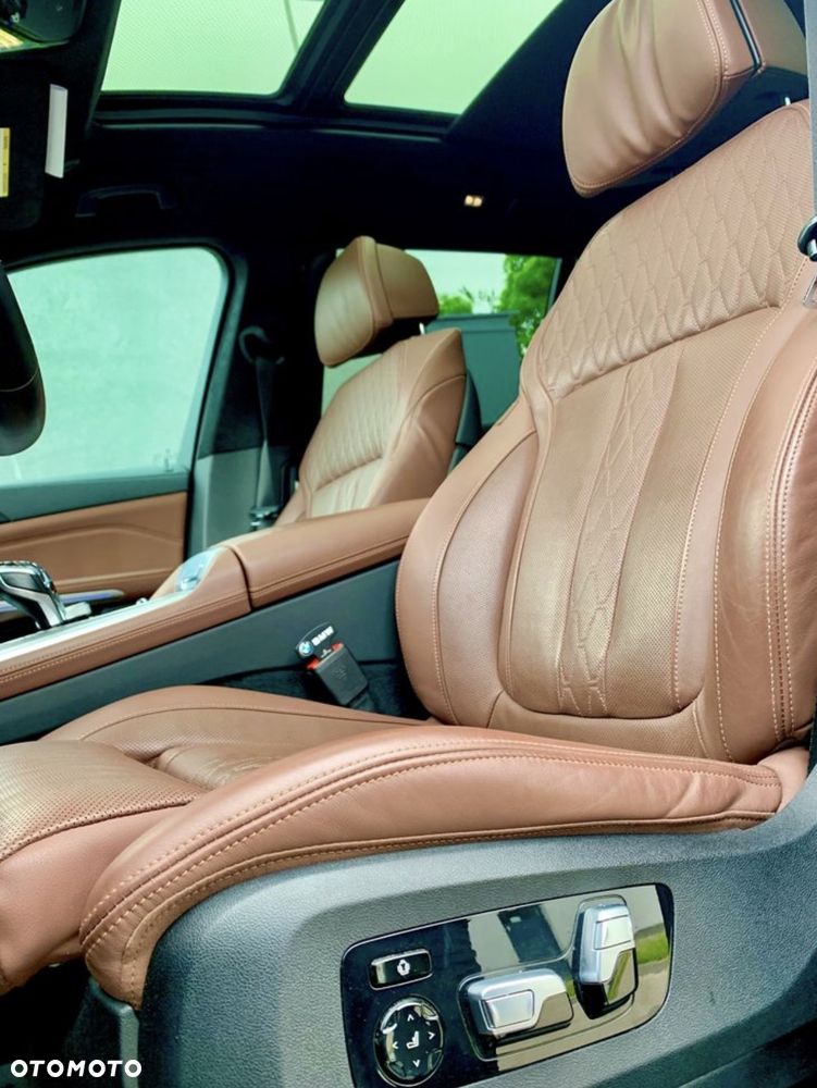 BMW X7 M50i sport - 16