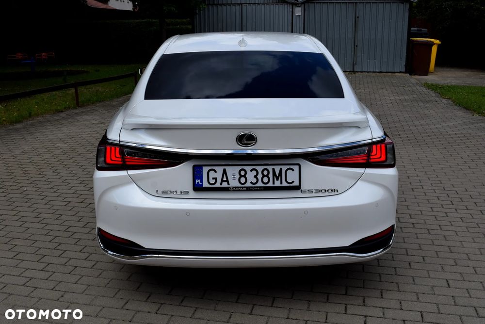 Lexus ES 300h Prestige - 9