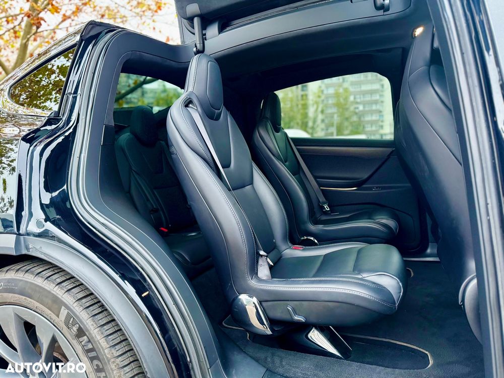 Tesla Model X - 16