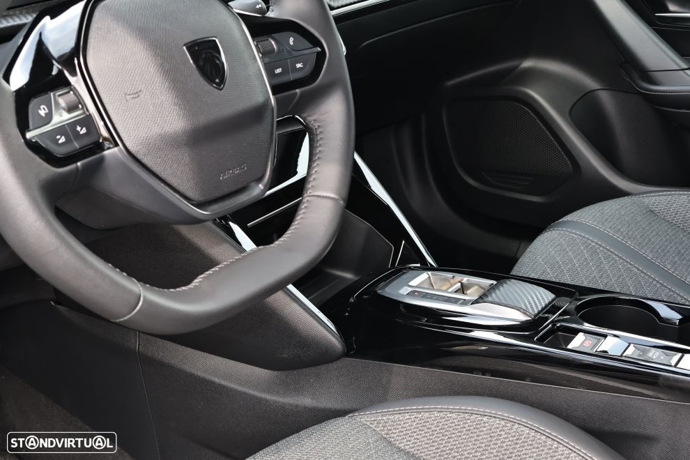 Peugeot 2008 1.2 Hybrid Allure e-DCS6 - 14
