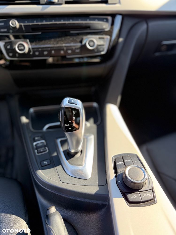 BMW Seria 3 320i - 15