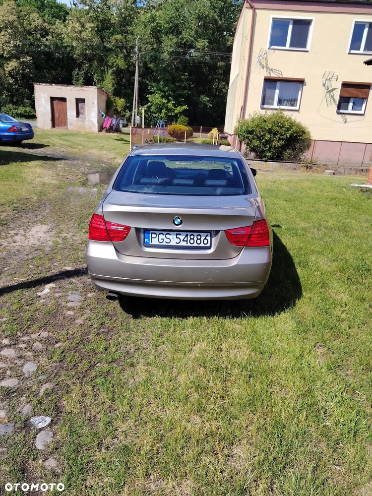 BMW Seria 3 318i - 5