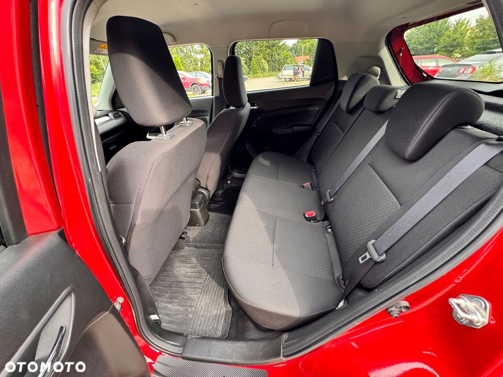 Suzuki Swift 1.2 Premium Plus CVT - 18
