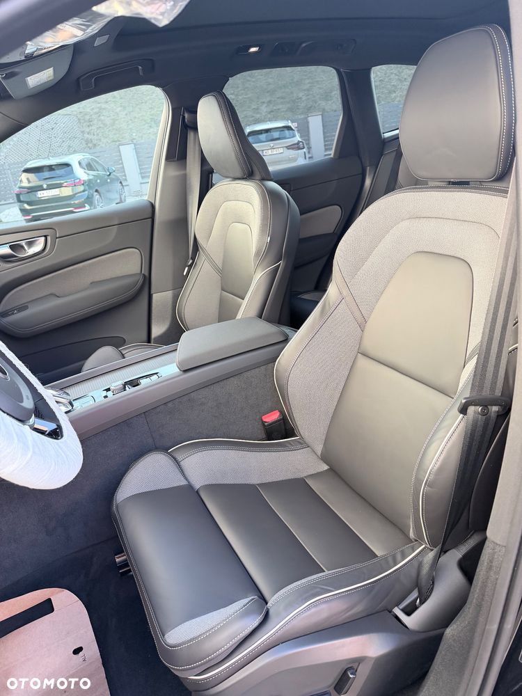 Volvo XC 60 B5 B AWD Plus Black Edition - 13