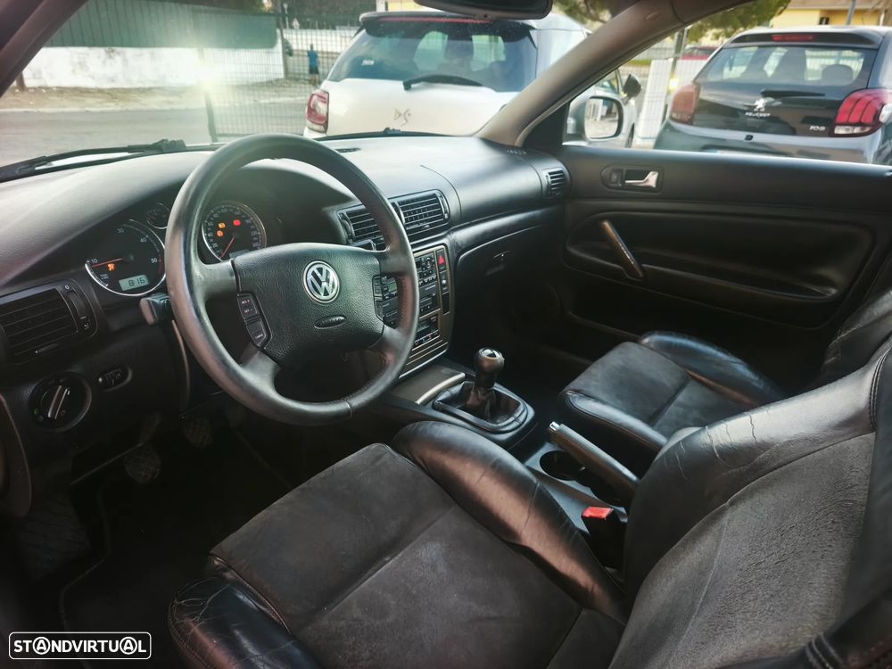 VW Passat 1.9 TDi Highline - 17