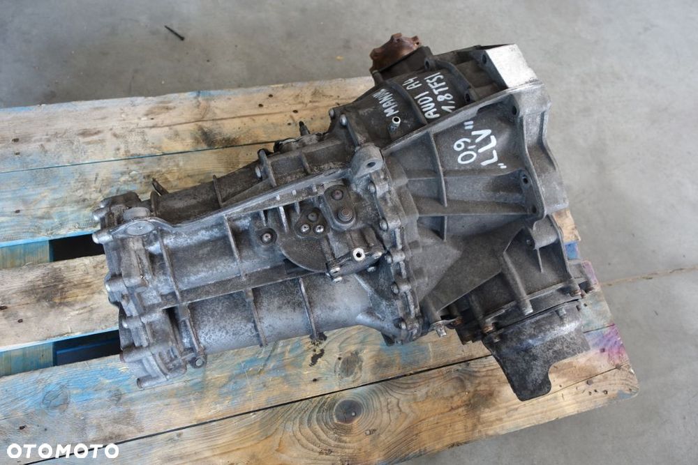 AUDI A4 B8 09r 1.8 TFSI SKRZYNIA BIEGÓW LLV - 1