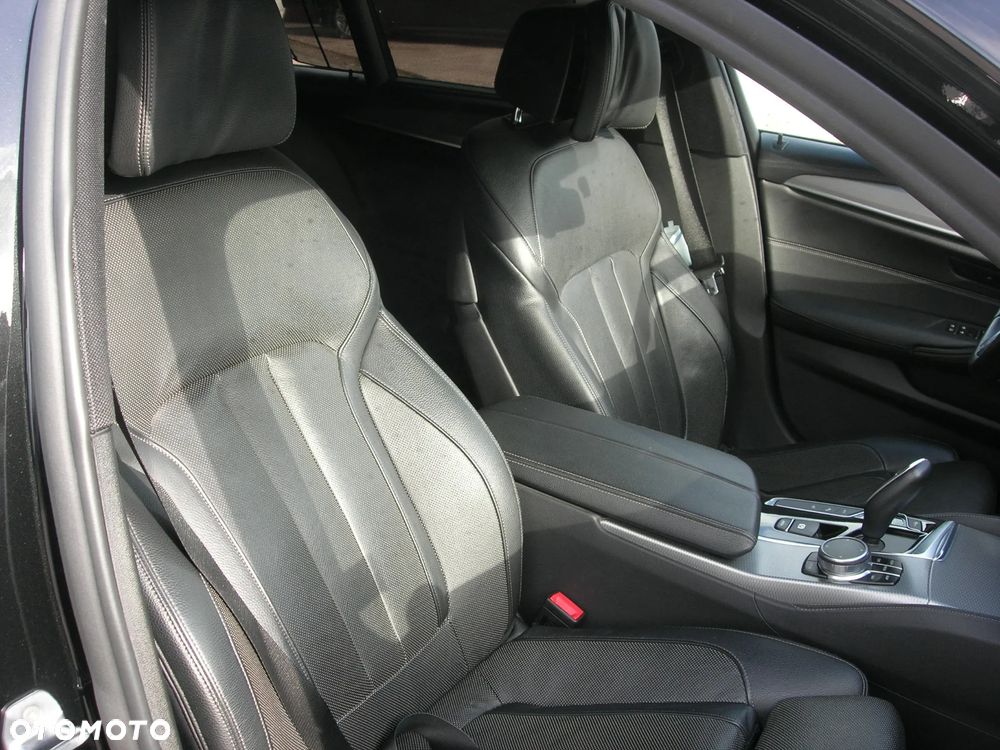 BMW Seria 5 530e iPerformance M Sport sport - 27